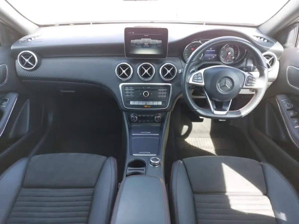 2017-mercedes-benz-a-class-16-a180-amg-line-executivess-7g-dct-big-3