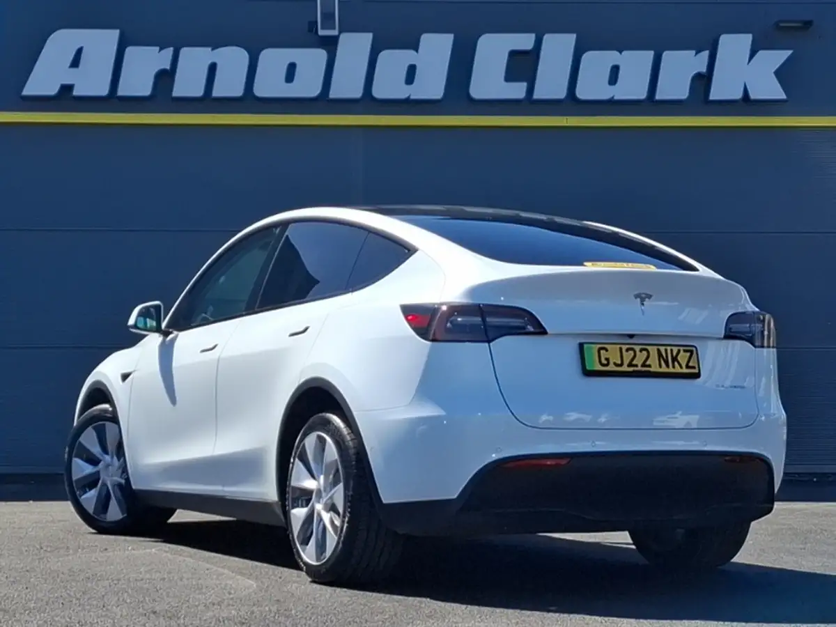 2022-tesla-model-y-e-long-range-big-1