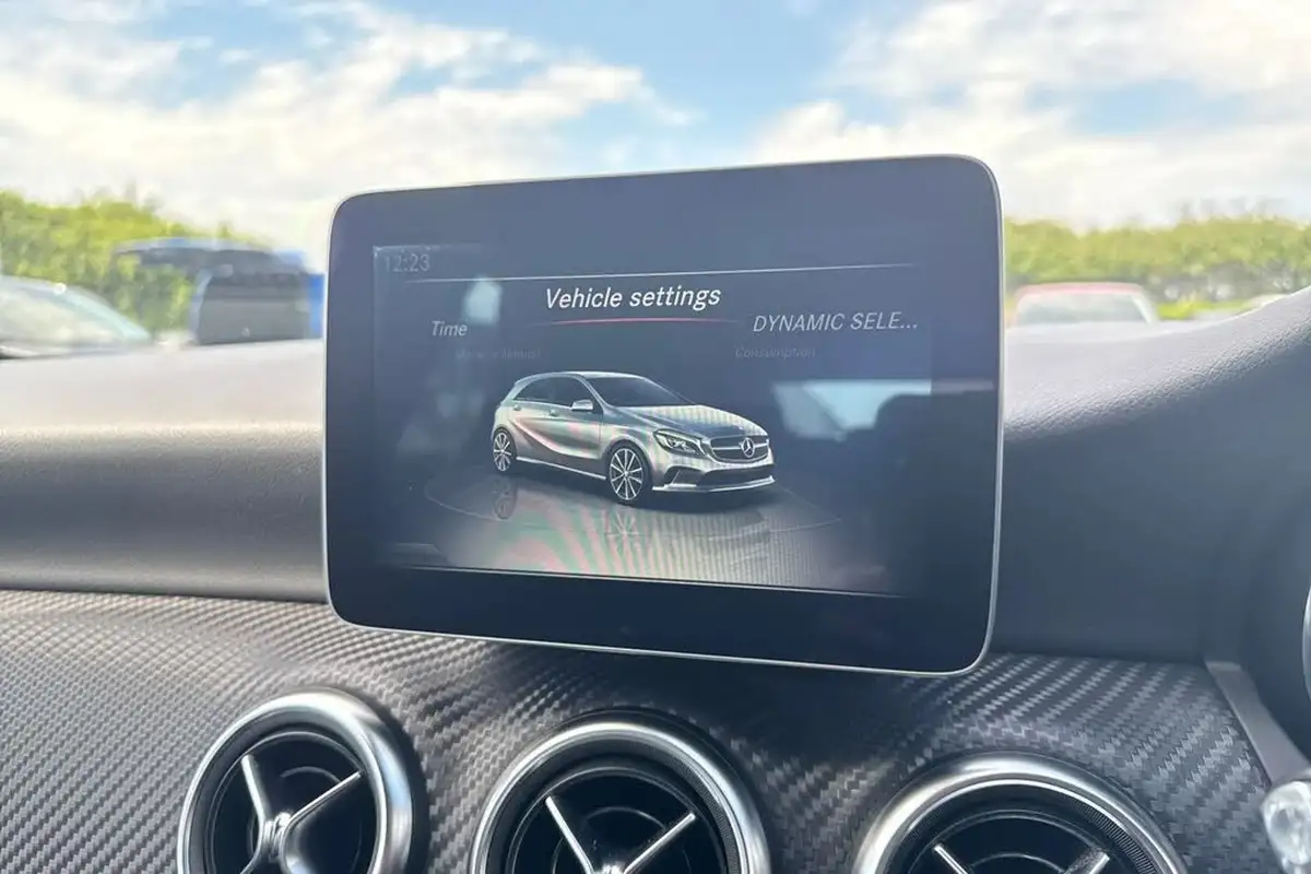 2016-mercedes-benz-a-class-big-54