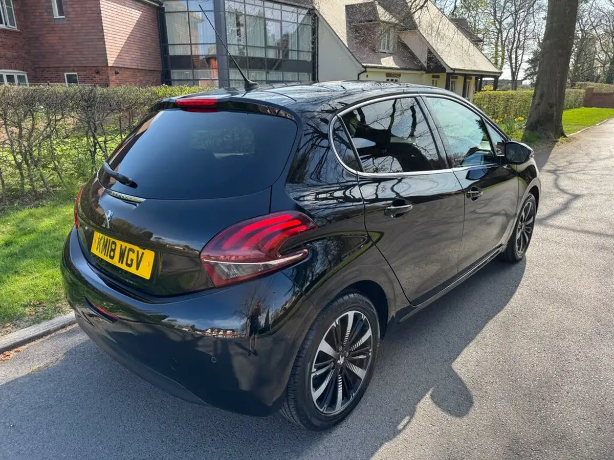 2018-peugeot-208-12-puretech-allure-premium-ss-big-8