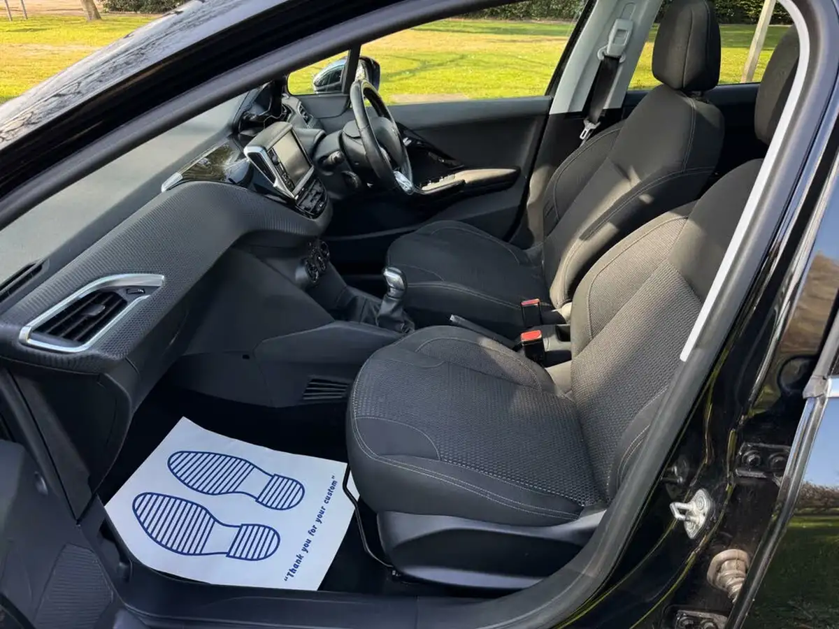 2018-peugeot-208-12-puretech-allure-premium-ss-big-32