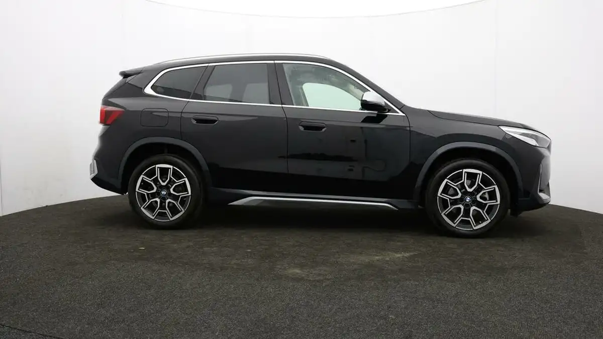 2022-bmw-x1-15-sdrive20i-xline-big-38
