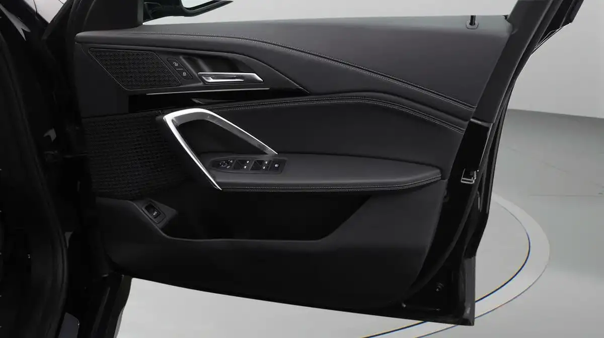2022-bmw-x1-15-sdrive20i-xline-big-14