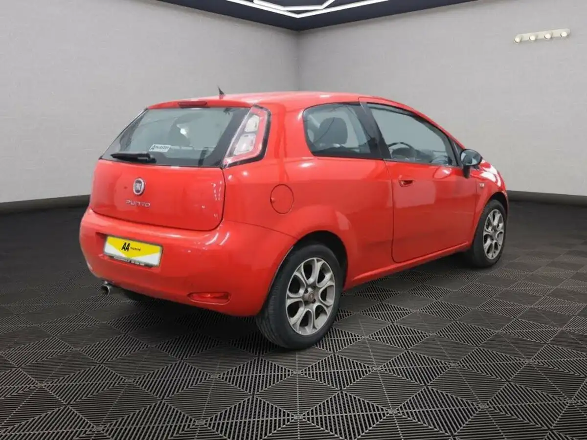 2015-fiat-punto-12-easy-3d-big-4