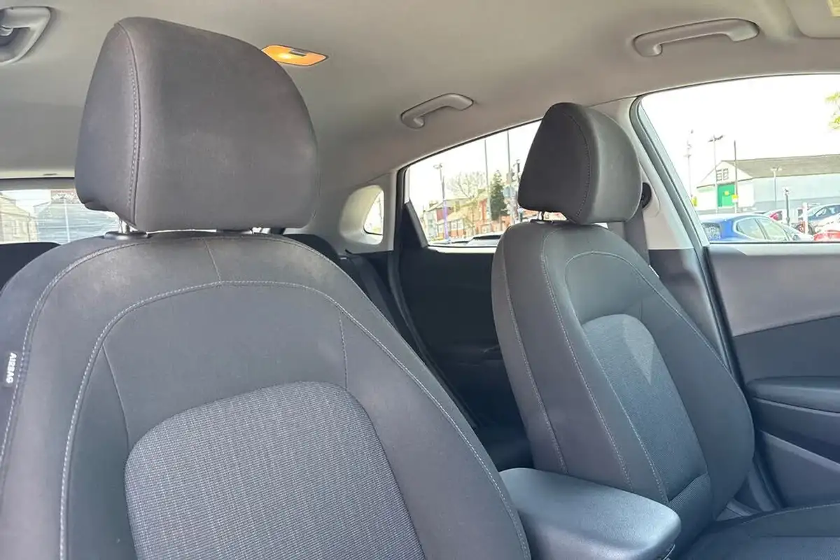 2022-hyundai-kona-16-gdi-premium-big-23