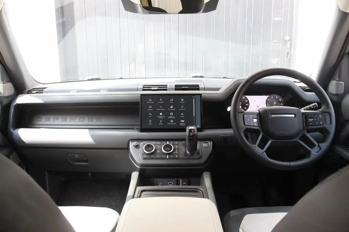 2022-land-rover-130-defender-30-p400-x-dynamic-hse-big-21