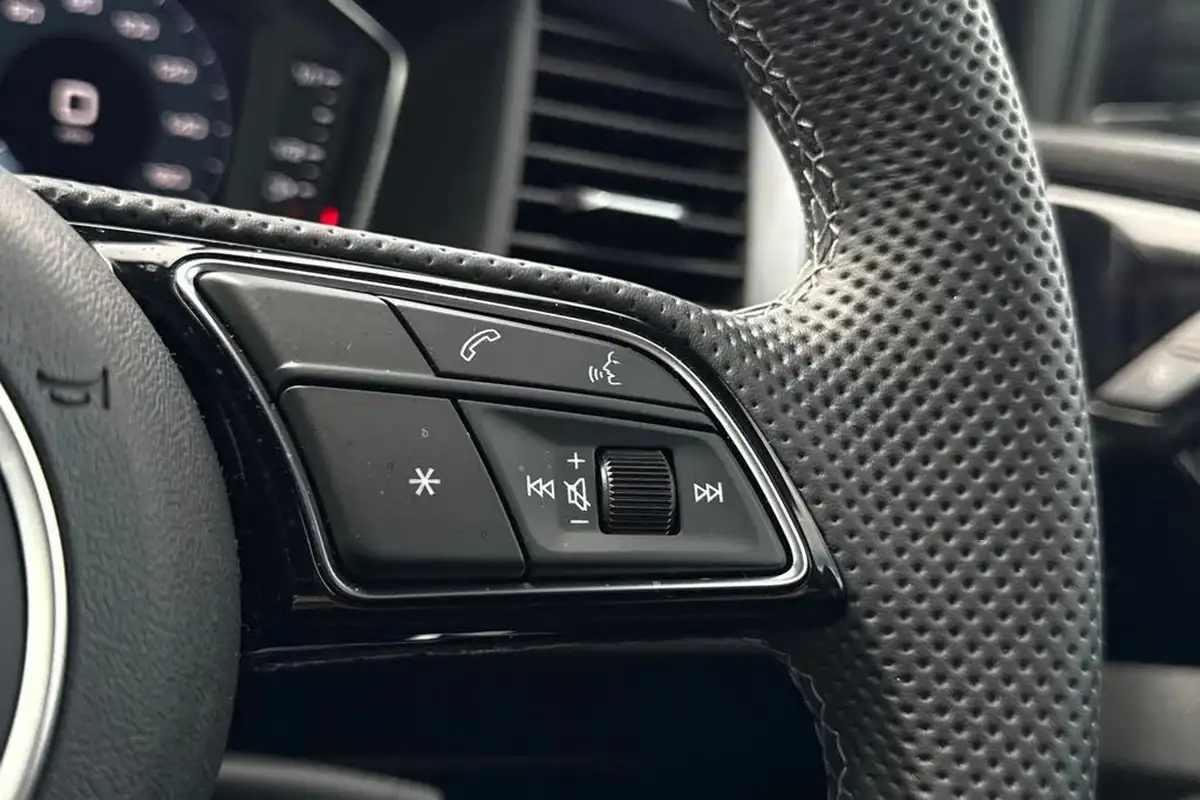 2025-audi-a1-15-35-tfsi-black-edition-big-32