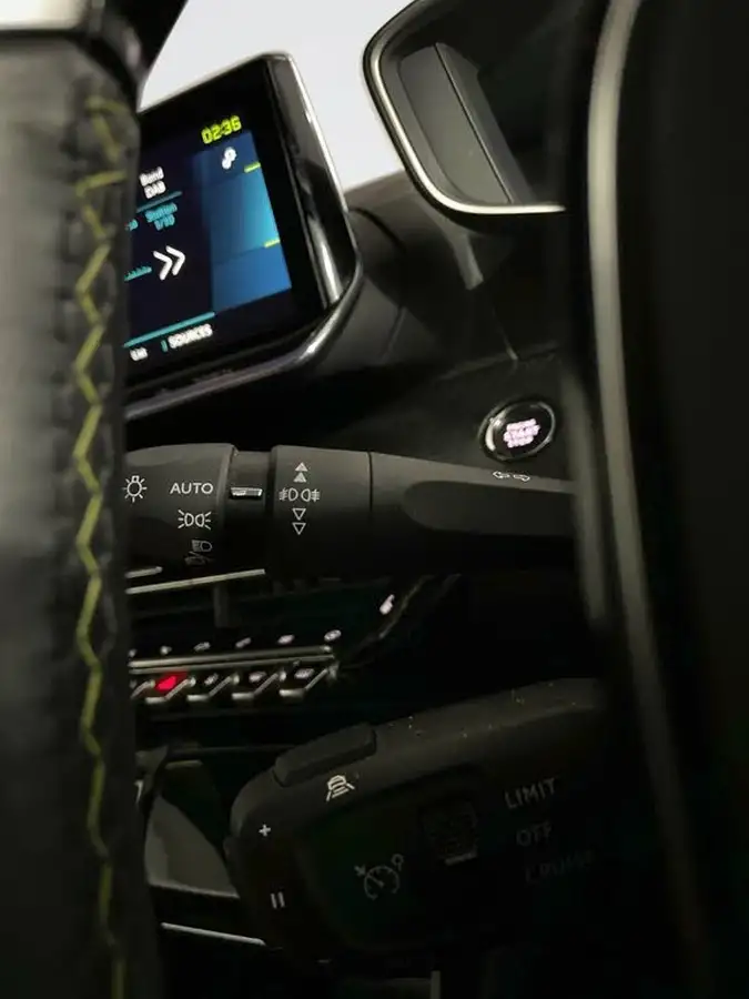 2021-peugeot-2008-suv-e-gt-premium-big-19
