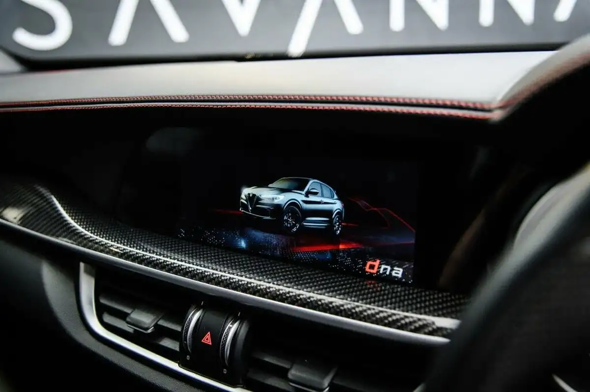 2021-alfa-romeo-stelvio-29-biturbo-quadrifoglio-big-11