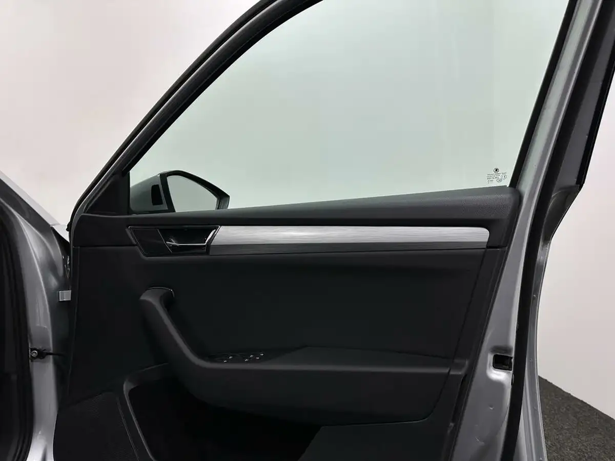 2020-skoda-superb-20tdi-se-technology-150ps-estate-dsg-big-32