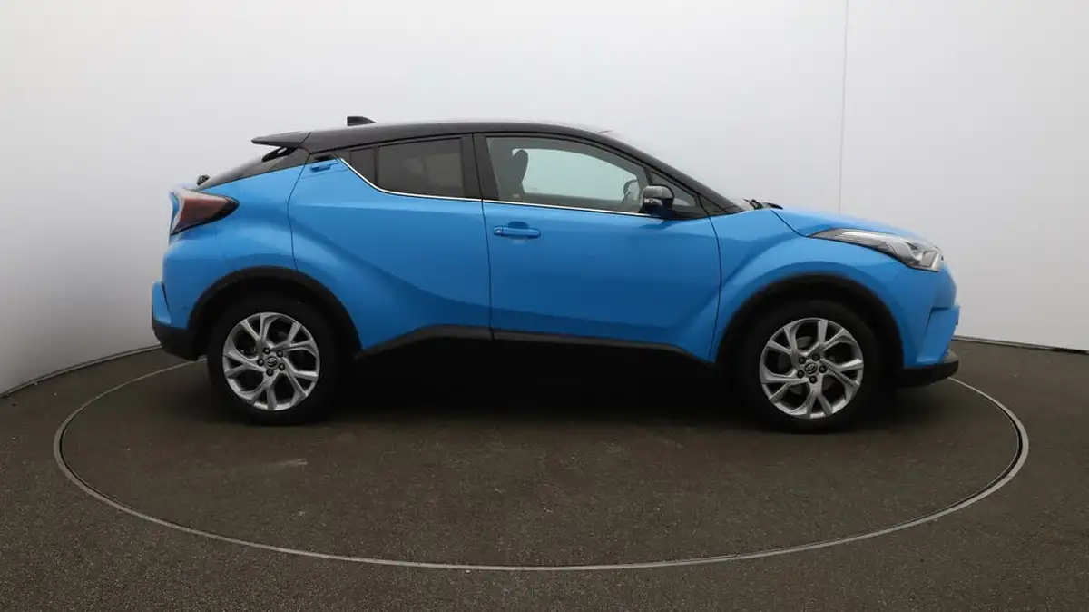 2018-toyota-c-hr-12-dynamic-big-41
