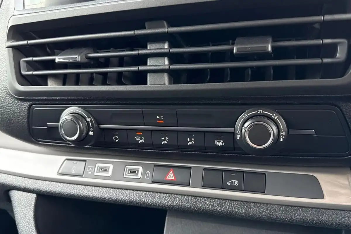 2024-peugeot-expert-15-bluehdi-professional-long-big-20