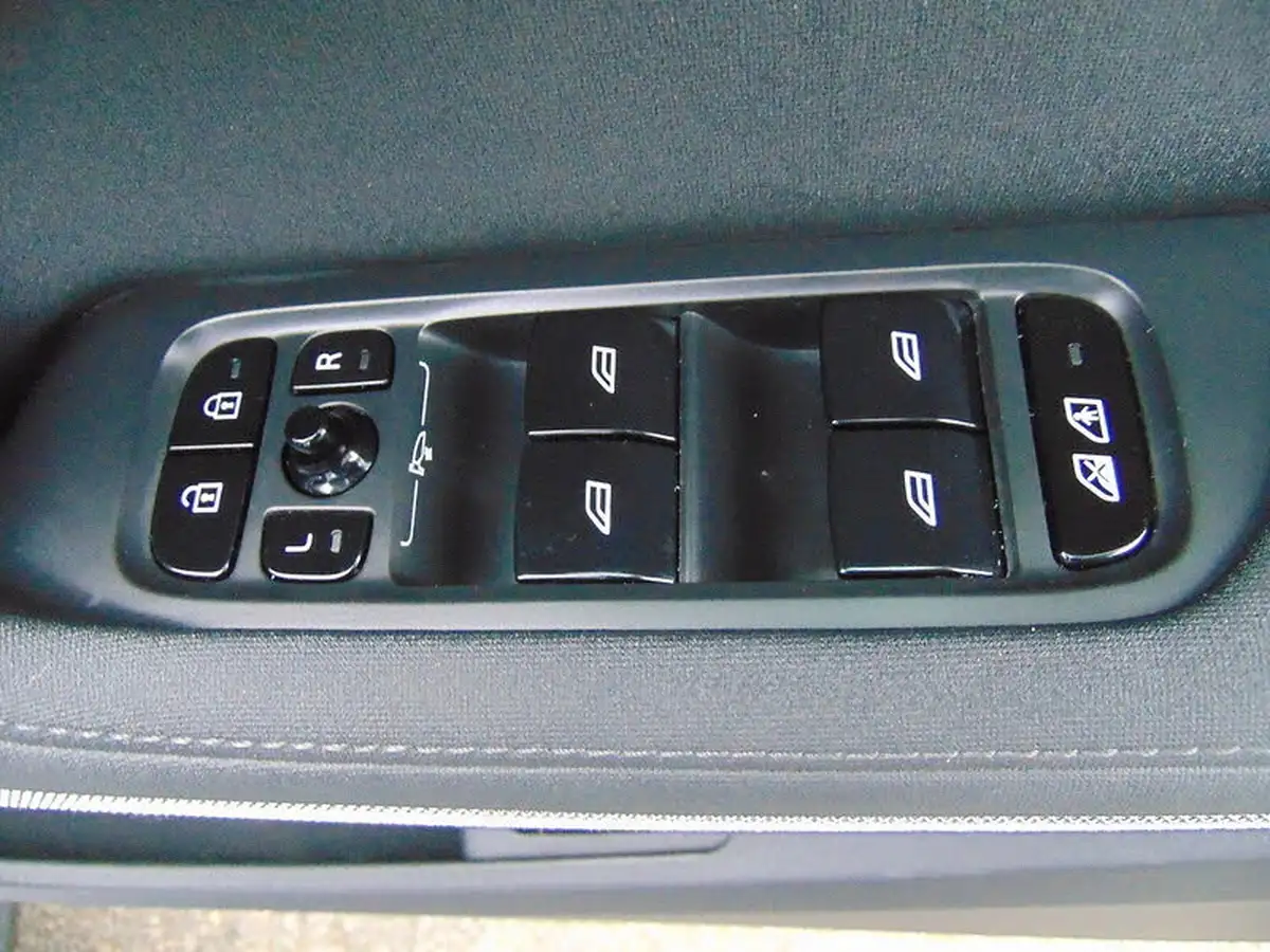 2023-polestar-polestar-2-e-ps2-170kw-standard-single-hatchback-big-13