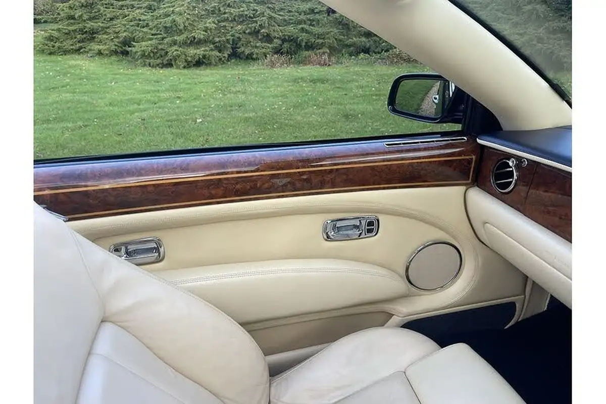 2006-bentley-azure-68-big-21
