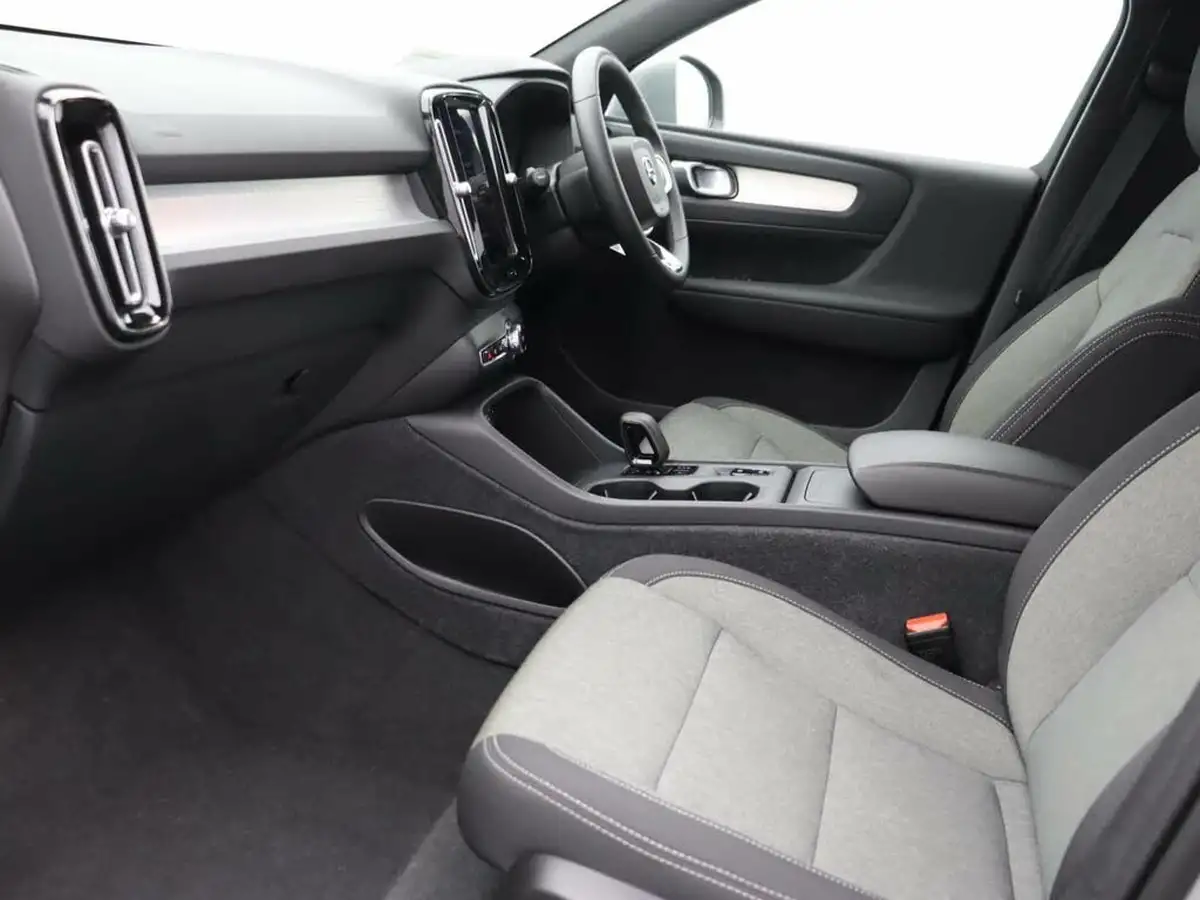 2023-volvo-xc40-20-b3-core-big-22