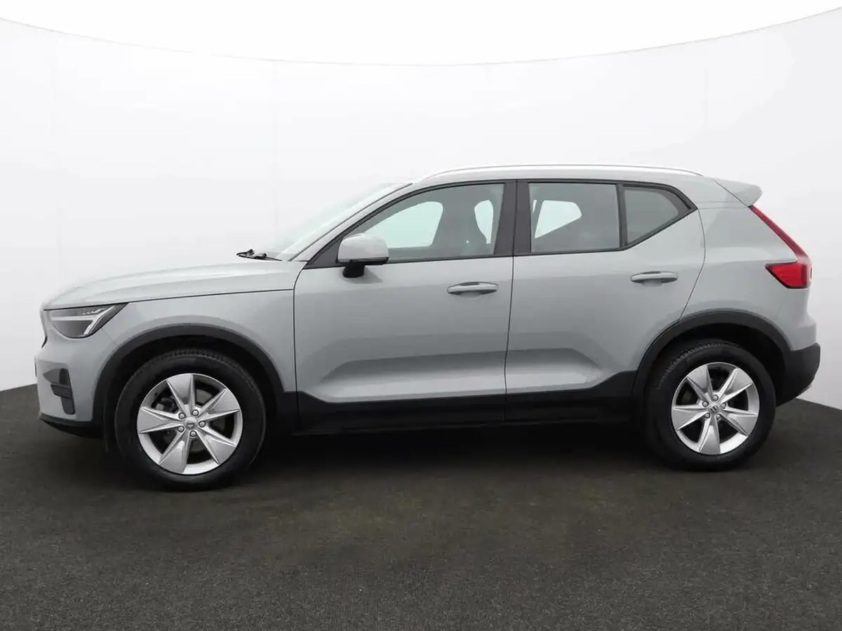 2023-volvo-xc40-20-b3-core-big-3