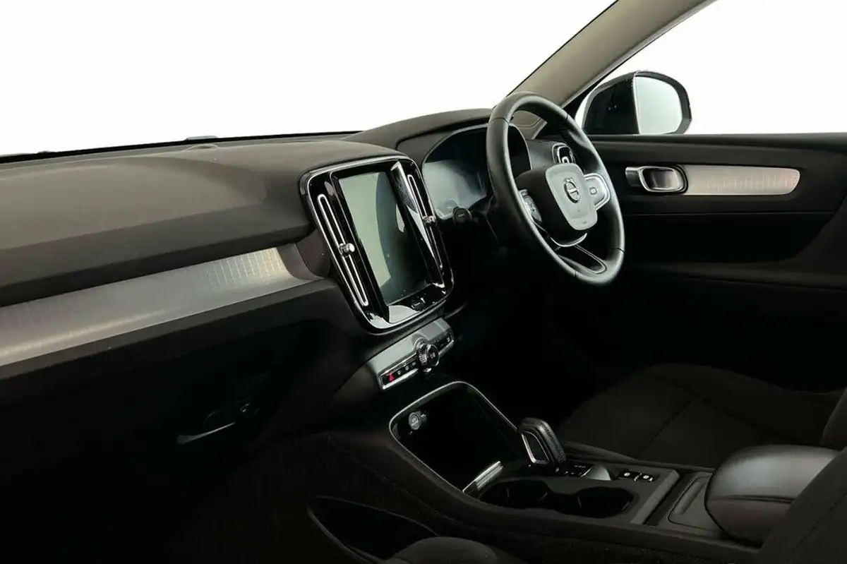 2020-volvo-xc40-20td-d3-momentum-geartronic-big-8