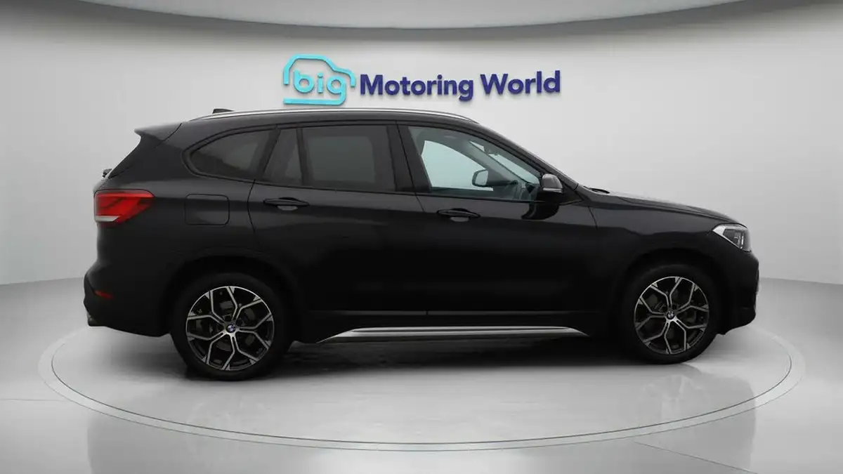 2022-bmw-x1-20-xdrive20i-xline-big-8