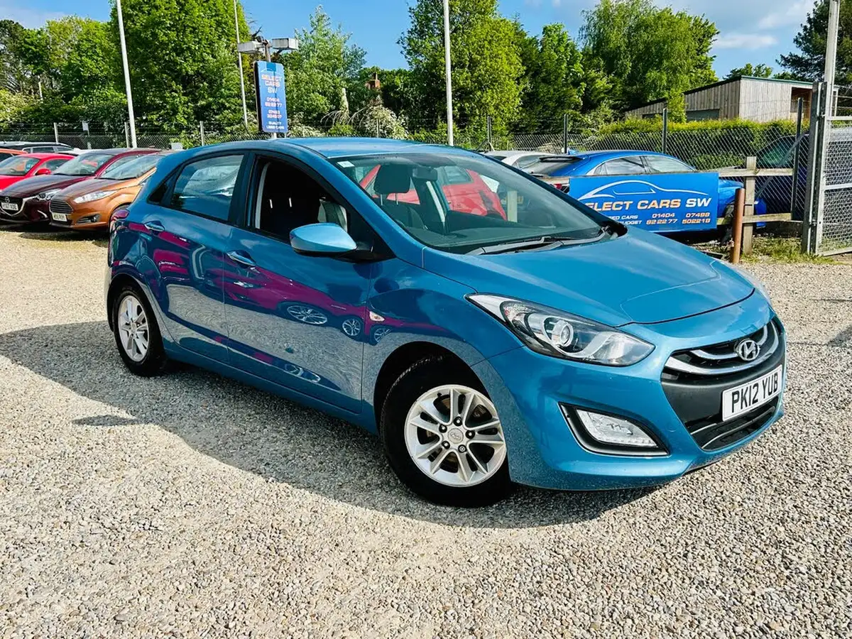 2012-hyundai-i30-14-active-5d-big-0