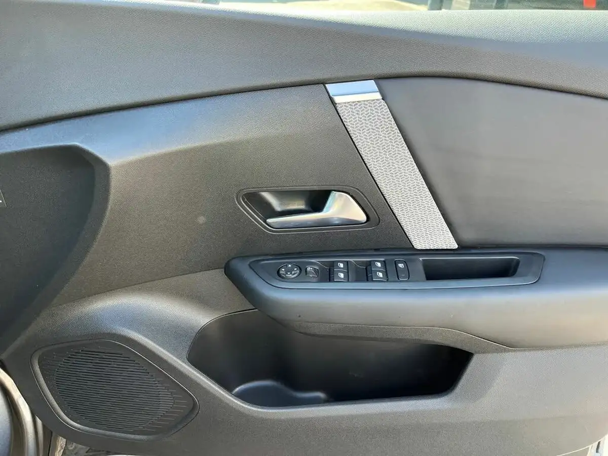 2022-citroen-c4-12-puretech-sense-plus-big-21