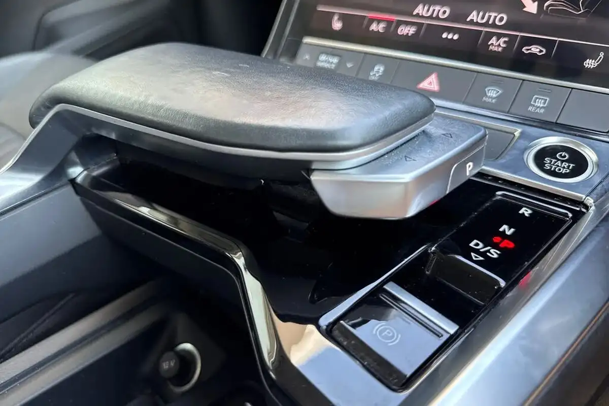 2022-audi-e-tron-50e-technik-station-wagon-big-22