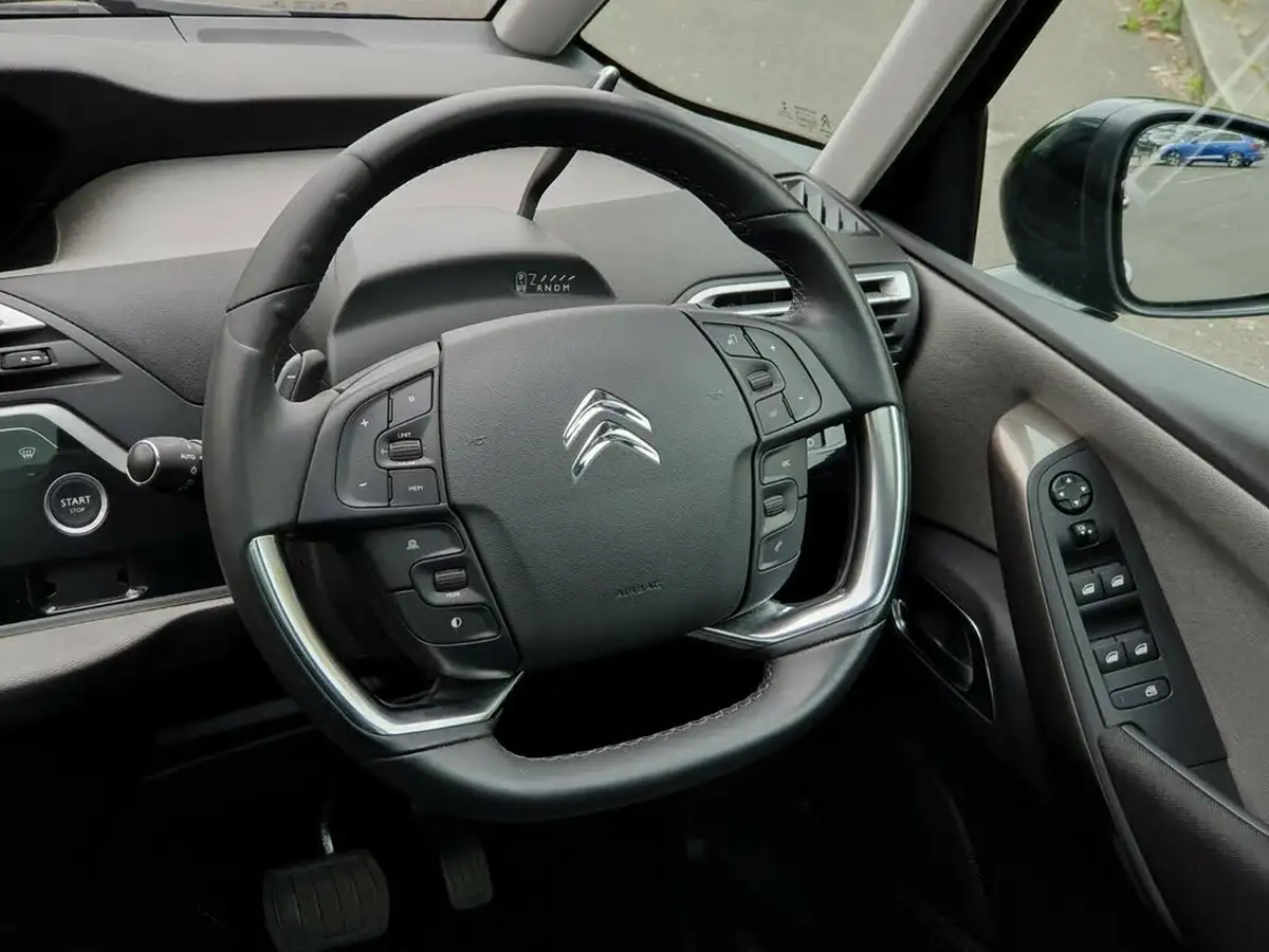2022-citroen-grand-c4-spacetourer-12-puretech-shine-eat8-big-17