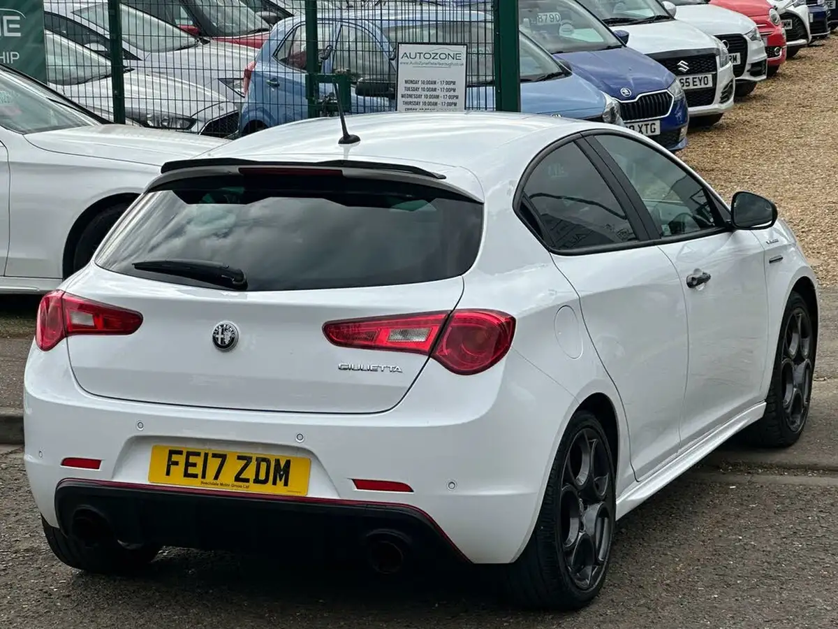 2017-alfa-romeo-giulietta-17-veloce-big-15