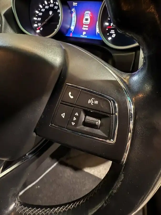 2014-maserati-ghibli-30td-big-18