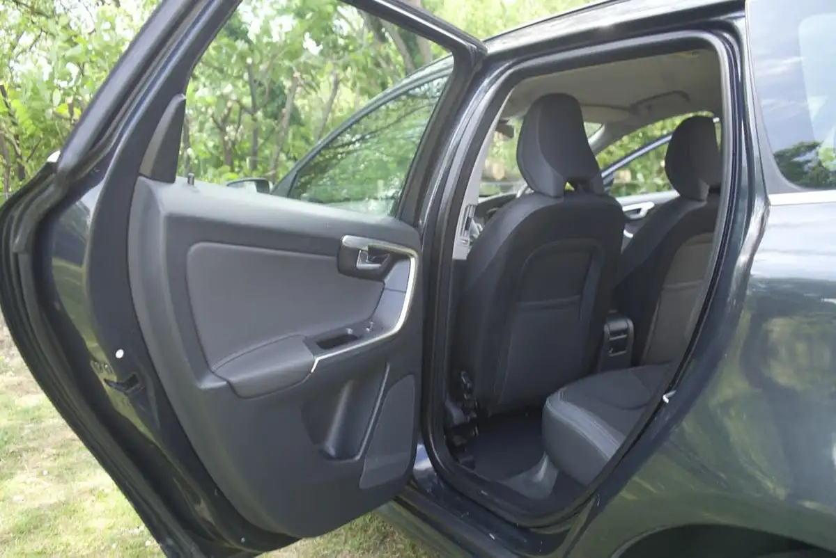 2014-volvo-xc60-24td-d4-se-181bhp-nav-geartronic-big-54