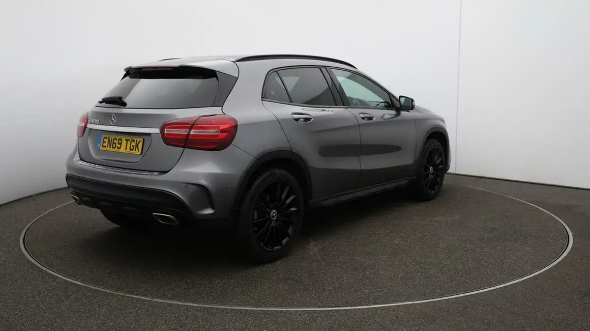 2020-mercedes-benz-gla-class-16-gla-200-amg-line-edition-plus-7g-dct-big-48