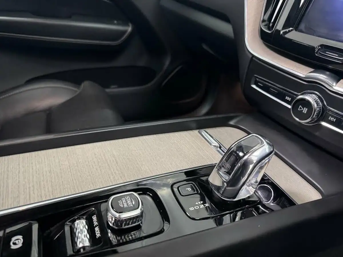 2018-volvo-xc60-20-t8-inscription-pro-390bhp-twin-engine-big-40