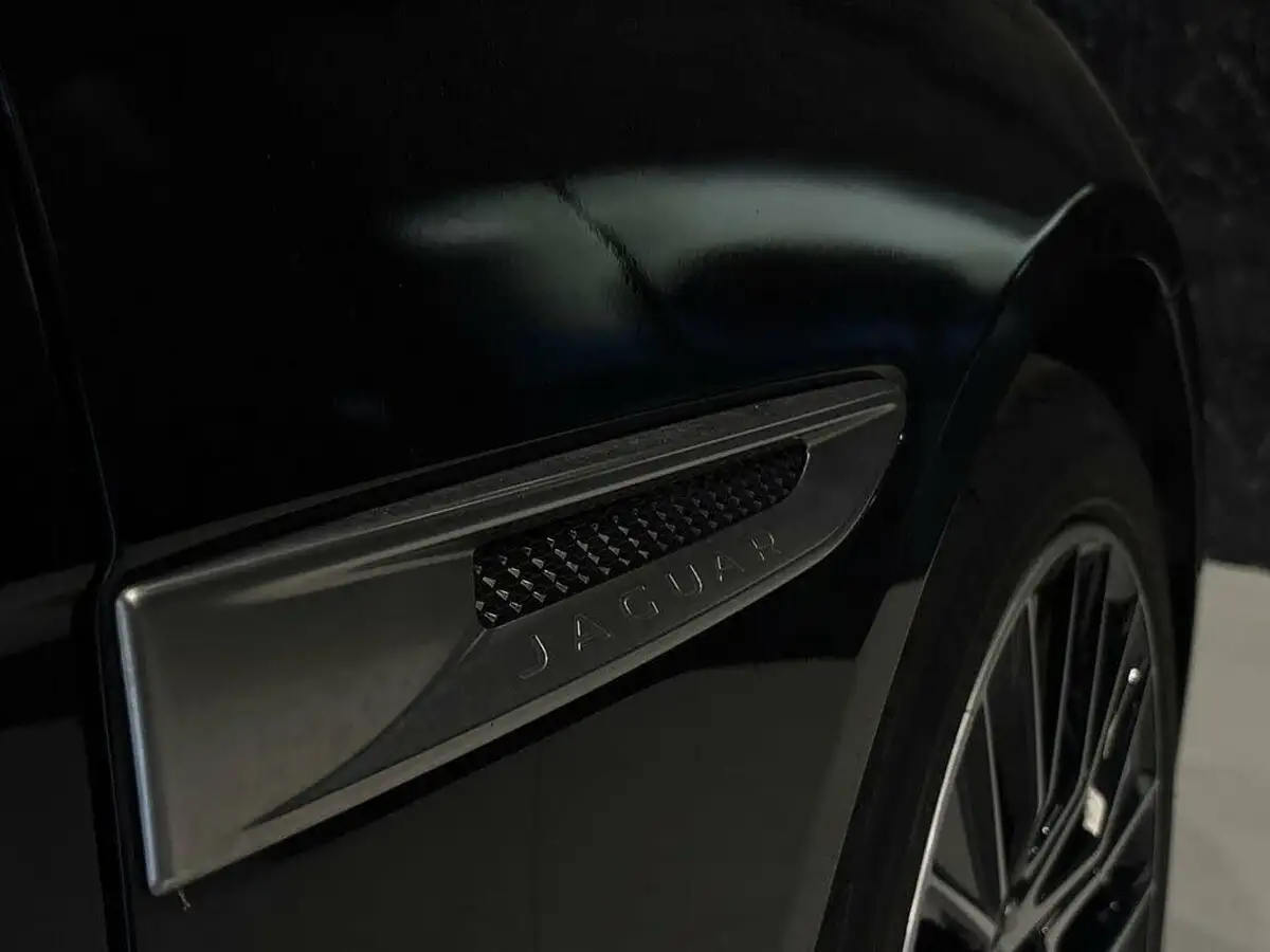 2020-jaguar-xe-20d-r-dynamic-s-big-35