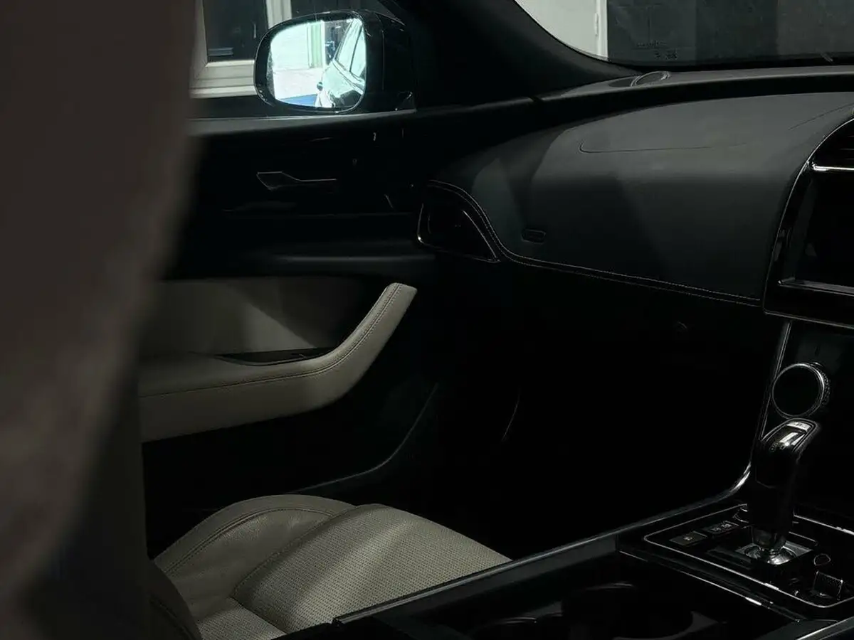 2020-jaguar-xe-20d-r-dynamic-s-big-59