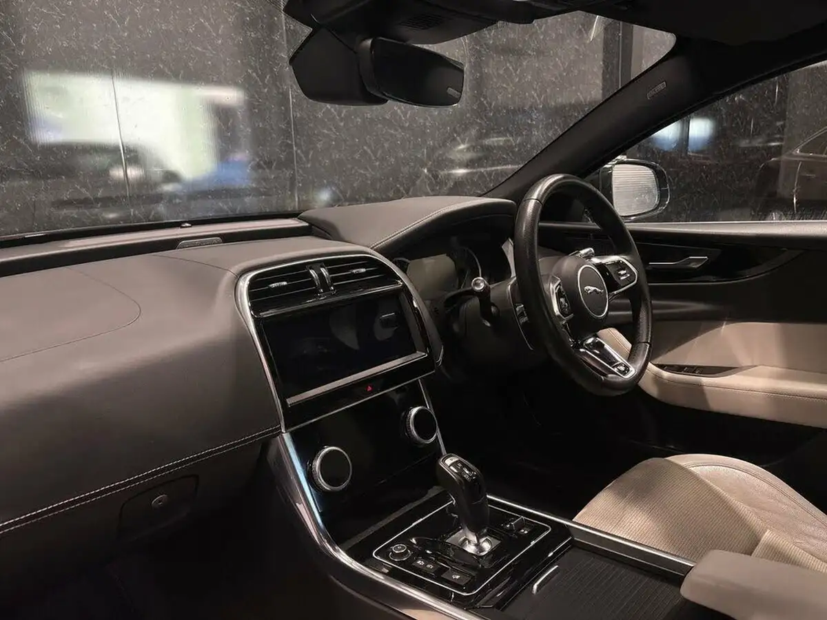 2020-jaguar-xe-20d-r-dynamic-s-big-11