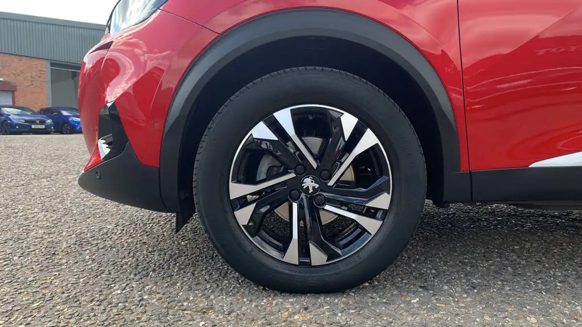 2021-peugeot-2008-suv-12-puretech-gt-big-13