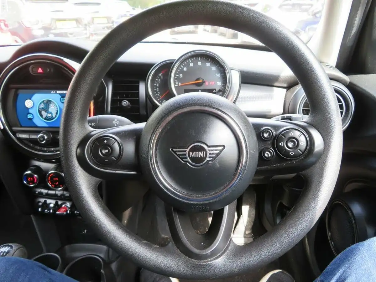 2020-mini-countryman-15-cooper-classic-big-26
