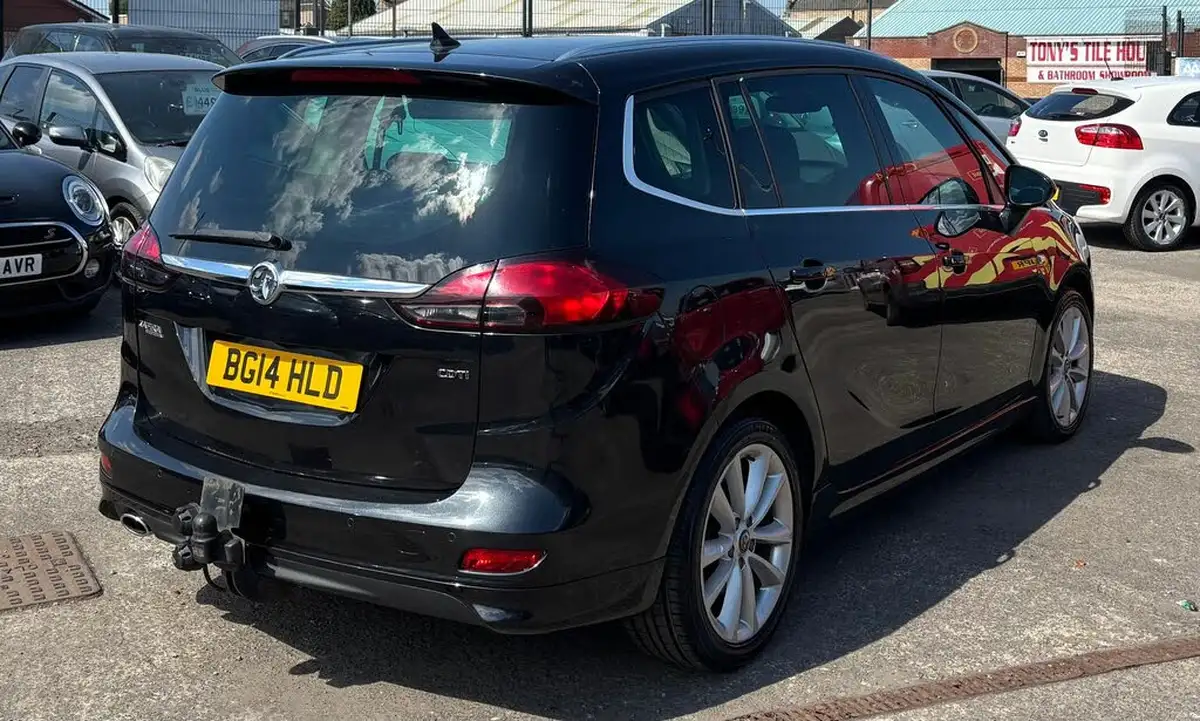 2014-vauxhall-zafira-tourer-20cdti-se-big-2