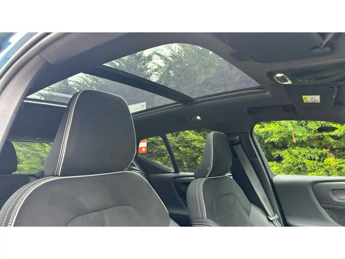 2023-volvo-xc40-15-t5-ultimate-dark-big-38