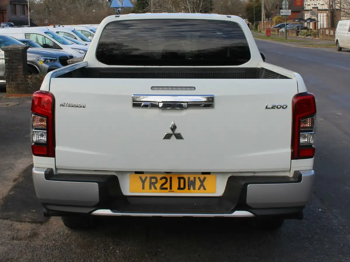2021-mitsubishi-l200-22di-d-barbarian-big-32