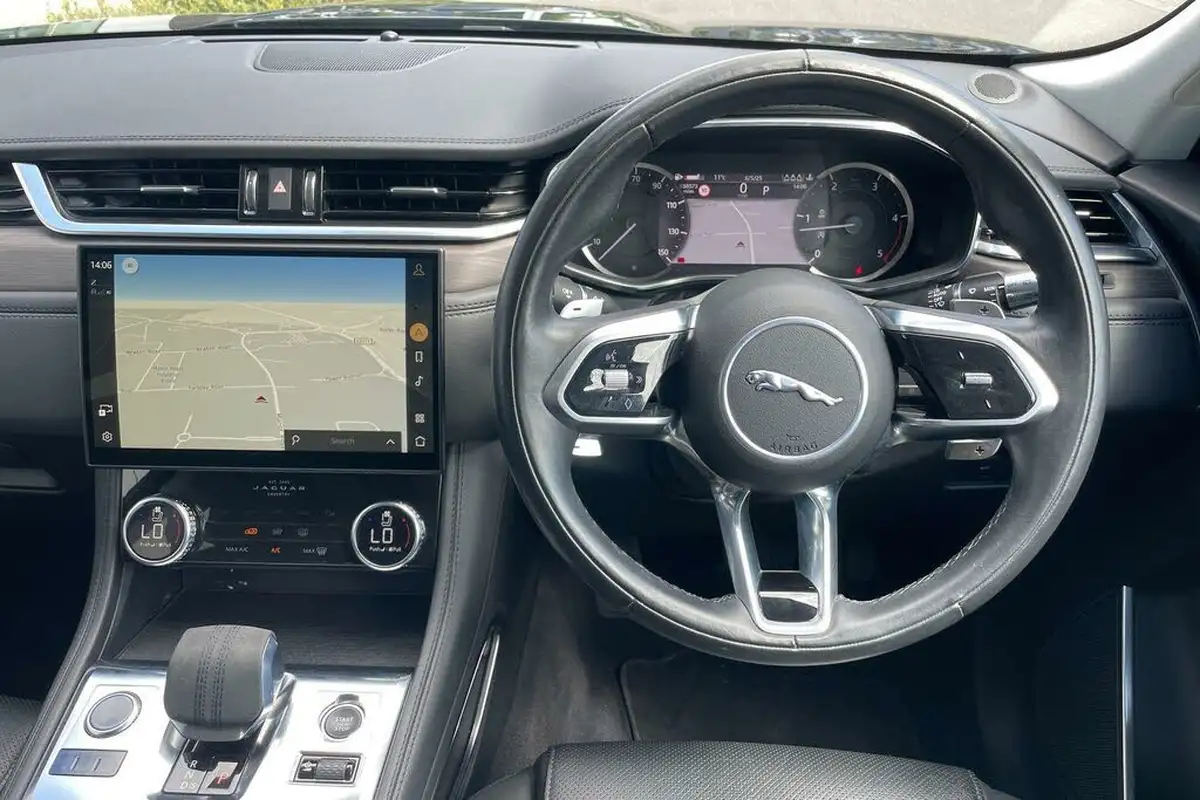 2021-jaguar-f-pace-20-d200-s-mhev-big-18