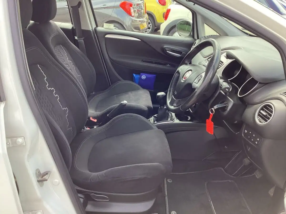 2013-fiat-punto-14-gbt-105bhp-multiair-5d-big-10