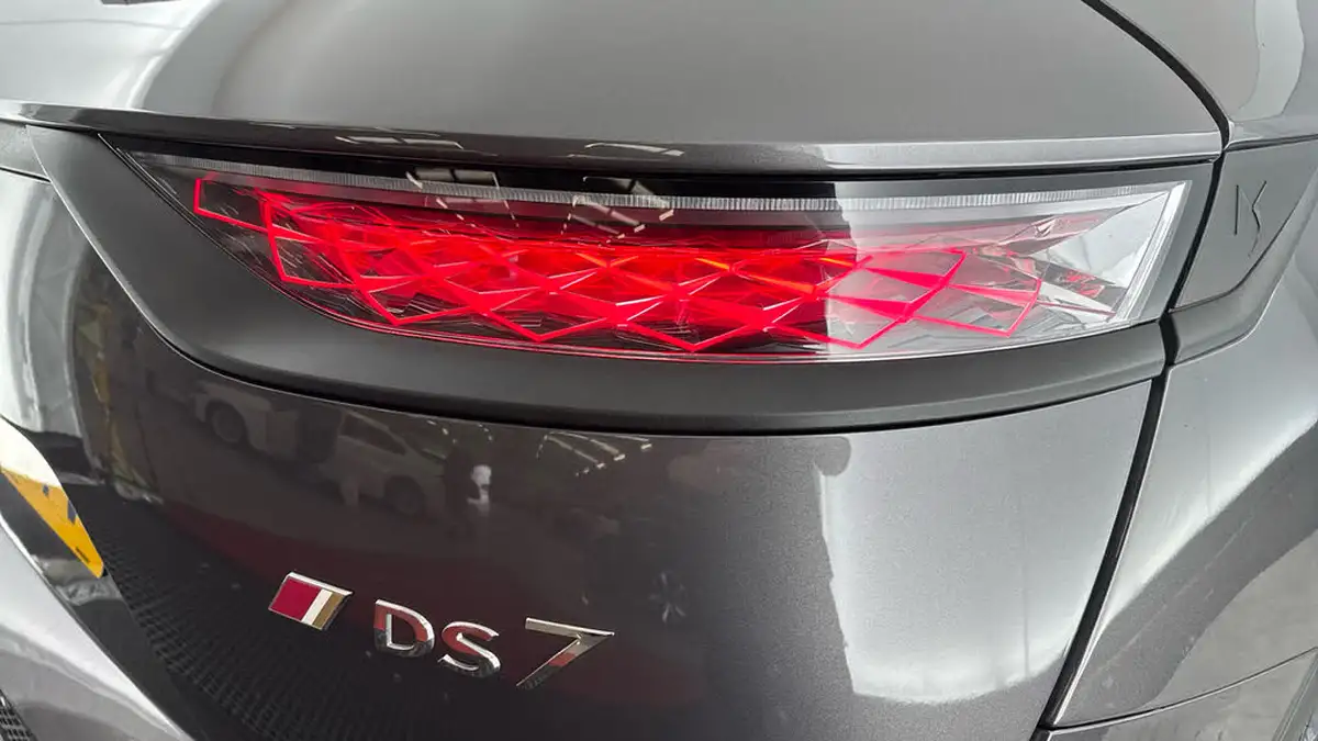 2022-ds-ds-7-crossback-e-tense-performance-line-225ps-big-23