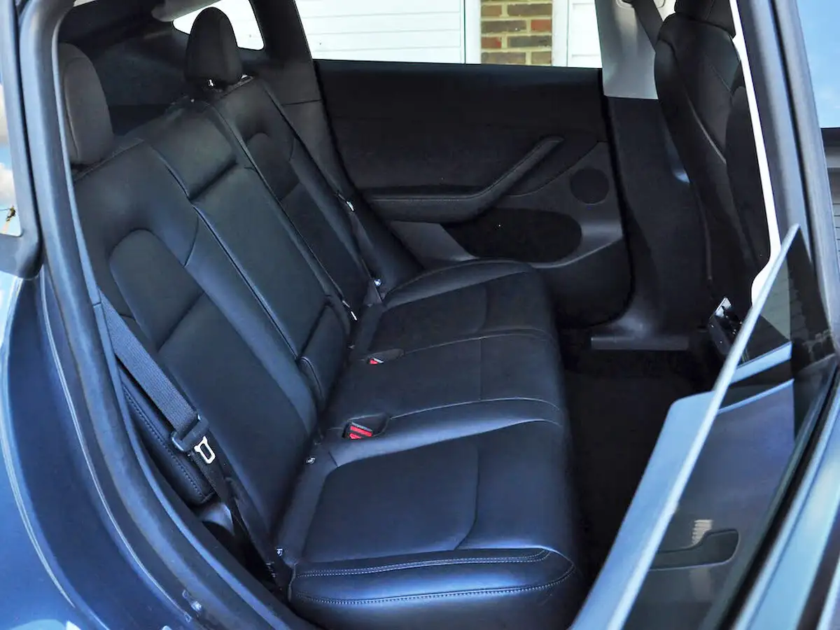 2022-tesla-model-y-e-long-range-big-37