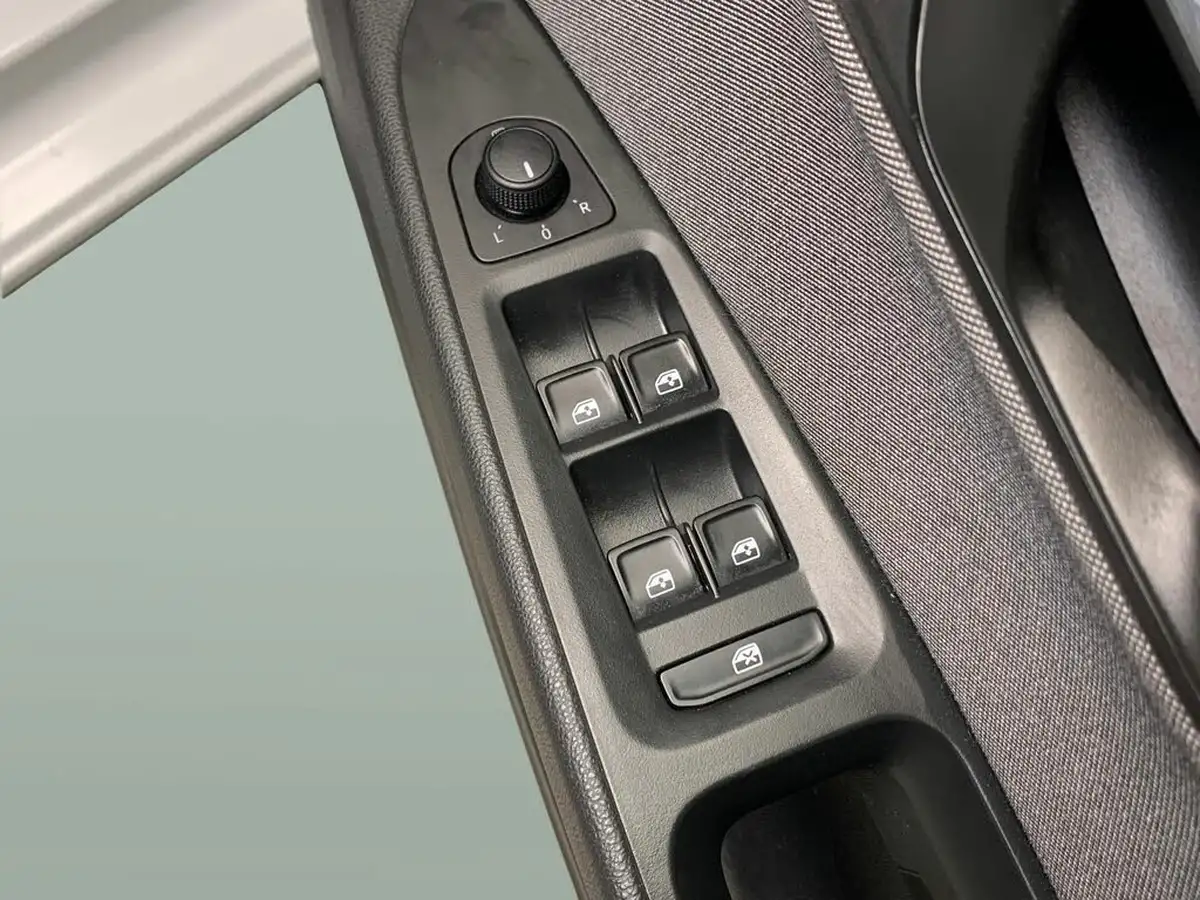 2018-seat-leon-10-tsi-se-dynamic-hatchback-big-16