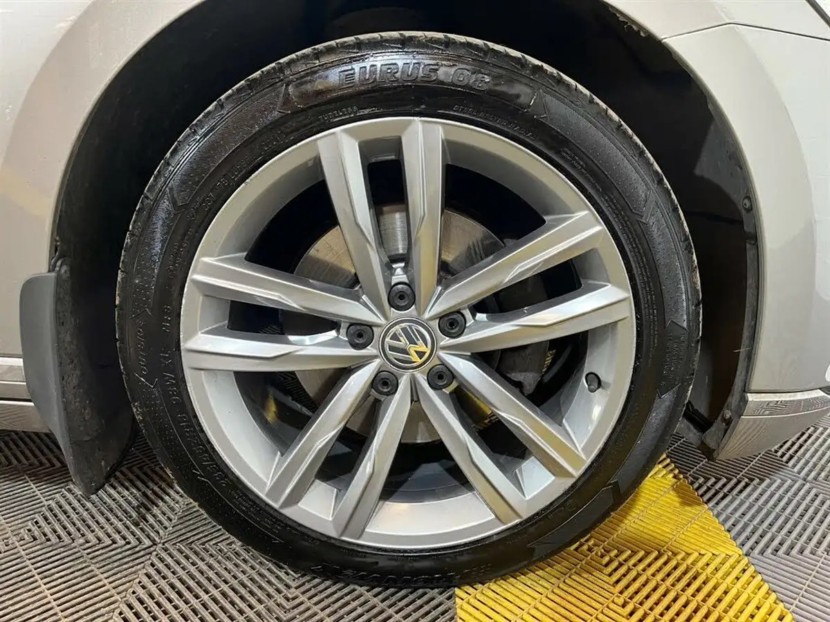 2016-volkswagen-passat-20tdi-gt-190ps-estate-5d-dsg-big-24