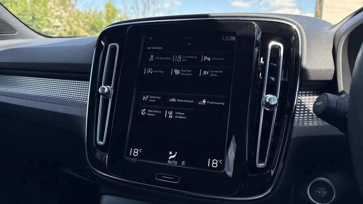 2020-volvo-xc40-20-t4-r-design-awd-big-20