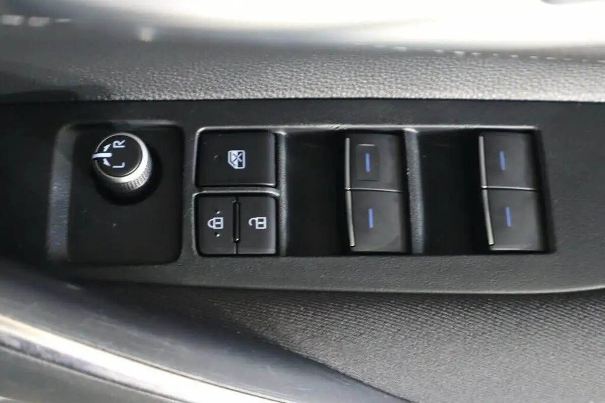 2021-toyota-corolla-18-vvt-i-icon-tech-spare-wheel-touring-sports-5d-big-26