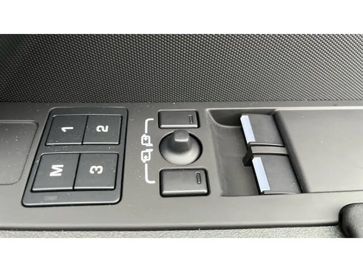 2024-land-rover-90-defender-30-d300-75th-edition-big-20