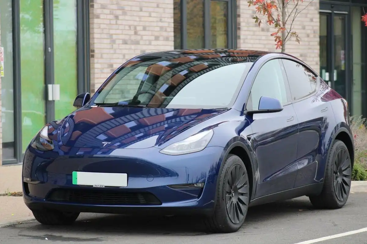 2023-tesla-model-y-e-long-range-big-1