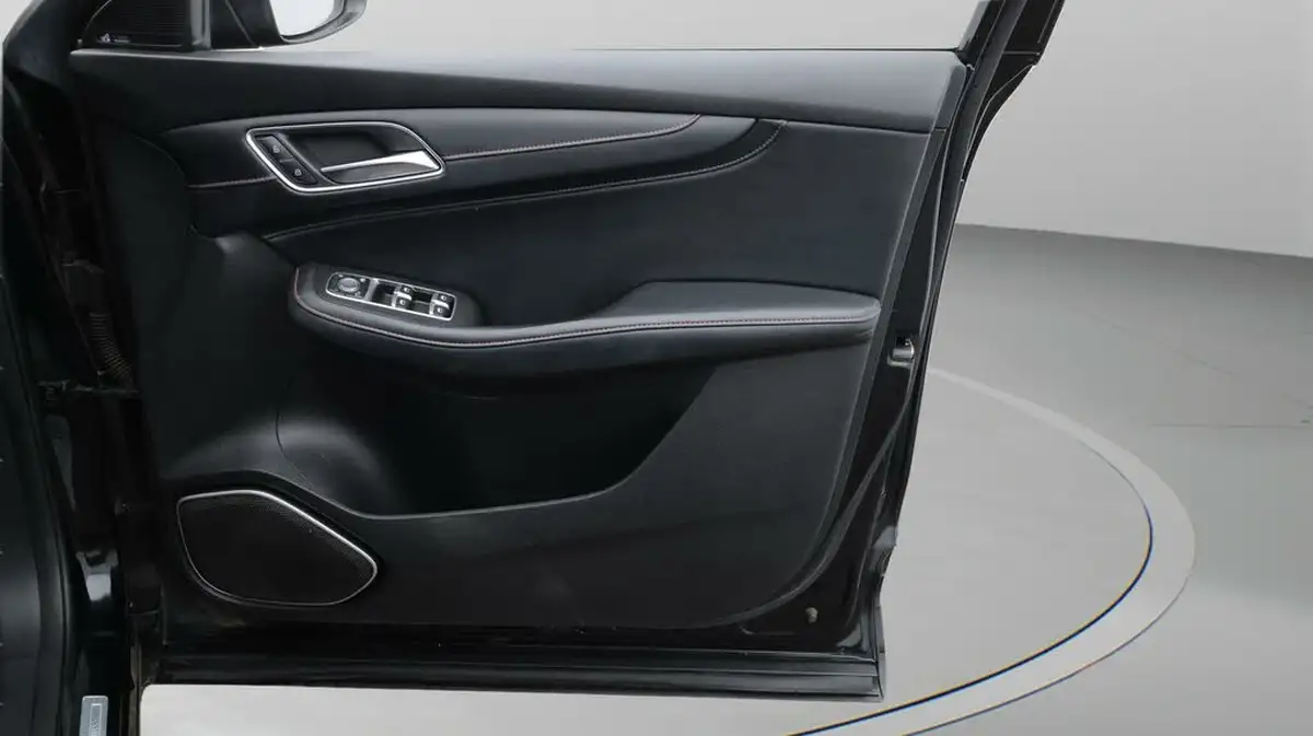 2022-mg-hs-15t-gdi-excite-162ps-big-15